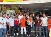 Guilherme Lopes movimenta a Feira Livre de Penedo em manhã de forte recepção popular