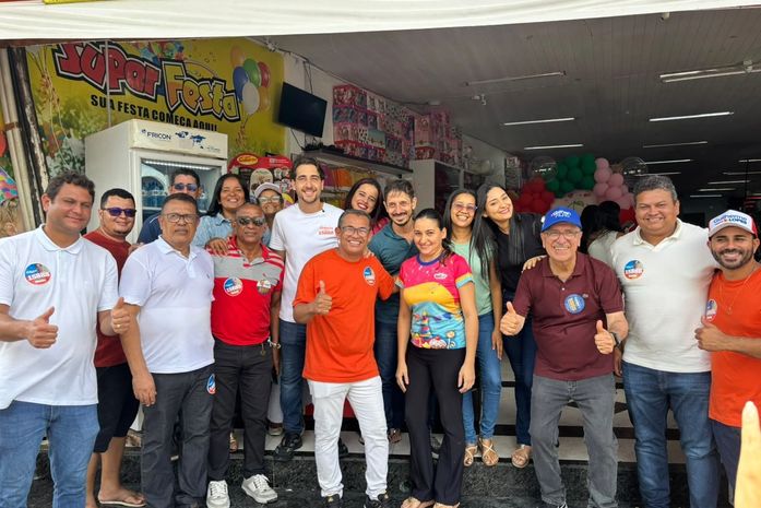 Guilherme Lopes movimenta a Feira Livre de Penedo em manhã de forte recepção popular