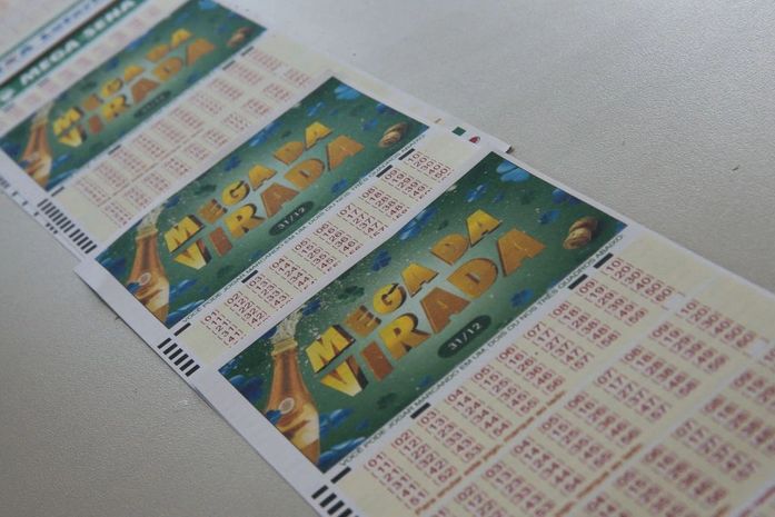 Prêmio de mais de R$ 541 milhões da Mega da Virada sai para 5 apostas
