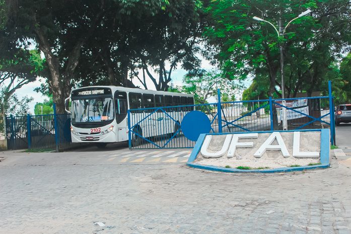 A universidade federal vencida pelo crime