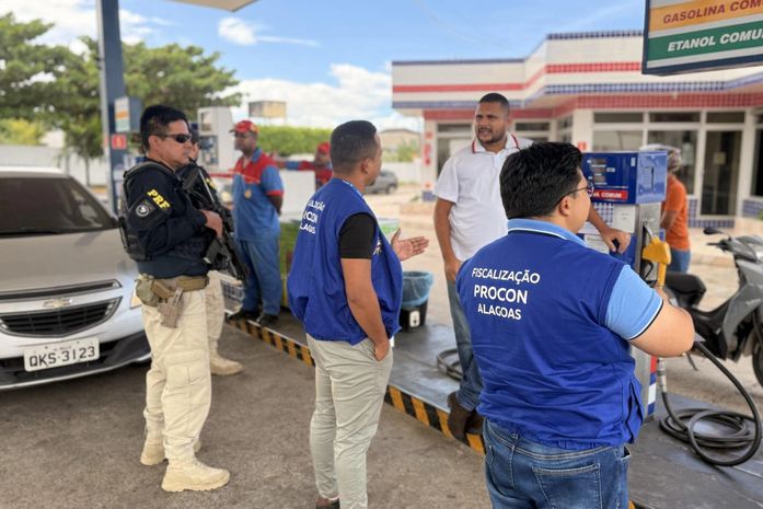 Procon Alagoas intensifica operações em postos de combustíveis com apoio da PRF