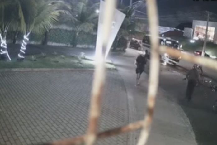 Vídeo: Câmera flagra momento do acidente entre moto e van que matou motociclista na Av. Gustavo Paiva