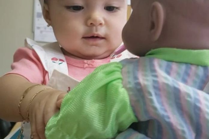 "Quando Valentina viu a boneca fez uma alegria gigante"- diz Suzuki, a mãe.