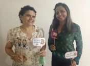 Rejane (com blusa escura) organiza o grupo