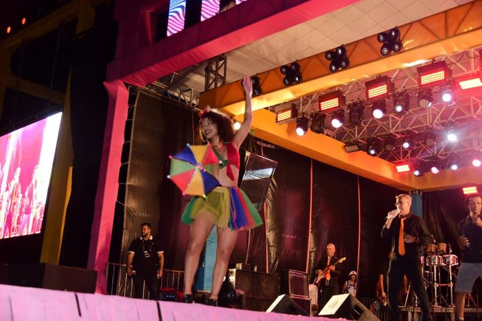 Arapiraca abre Carnaval com Escolha do Rei, Rainha e do melhor Estandarte do Folia de Rua nesta sexta, 23; Samila Lima e orquestra de frevo animarão a festa