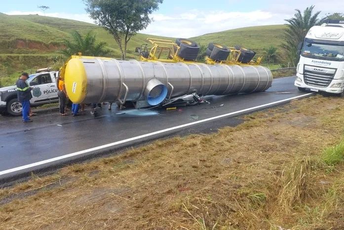Acidente em Flexeiras: motorista diz que desnível entre pista e acostamento causou capotamento que esmagou carro 

