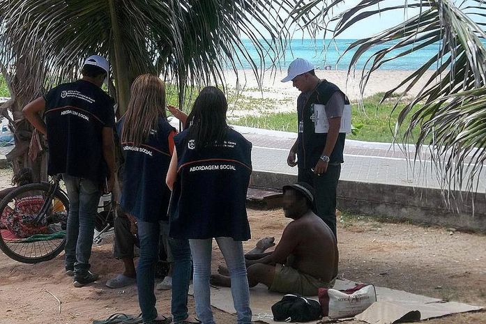 Com período natalino, aumenta o número de pessoas pedintes nas ruas de Maceió