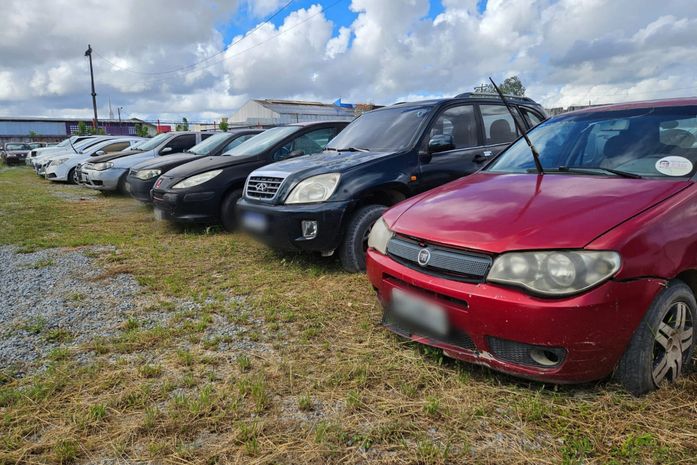 Veículos e sucatas que serão leiloados pelo DER estão disponíveis para visitação