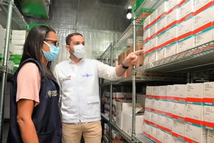 AL recebe mais 99.830 doses das vacinas AstraZeneca e Pfizer; ideia é finalizar a vacinação dos grupos prioritários