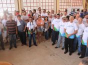 Seu Olival ao lado de Eronides Monteiro e outros amigos na visita ao Canal do Sertão