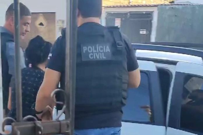 Polícia Civil prende mulher que assassinou cuidadora da mãe com 23 facadas
