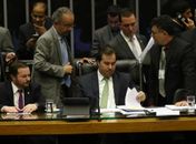 O deputado Vicente Cândido, relator da reforma política,e o presidente da Câmara, Rodrigo Maia, durante sessão para votar a PEC