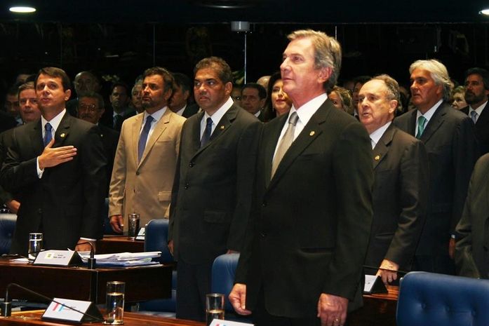 Na posse de Collor que vai liderar um grupo parlamentar no Senado