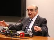 Deputado Bonifácio de Andrada (PSDB-MG) faz últimos ajustres ao parecer da segunda denúncia contra Temer