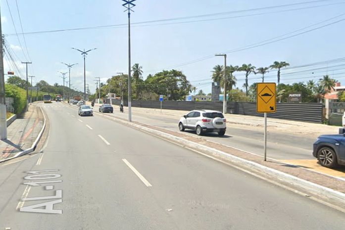 Motociclista fica gravemente ferido após colidir com muro em Jacarecica