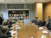 Pedro Vilela durante reunião 
