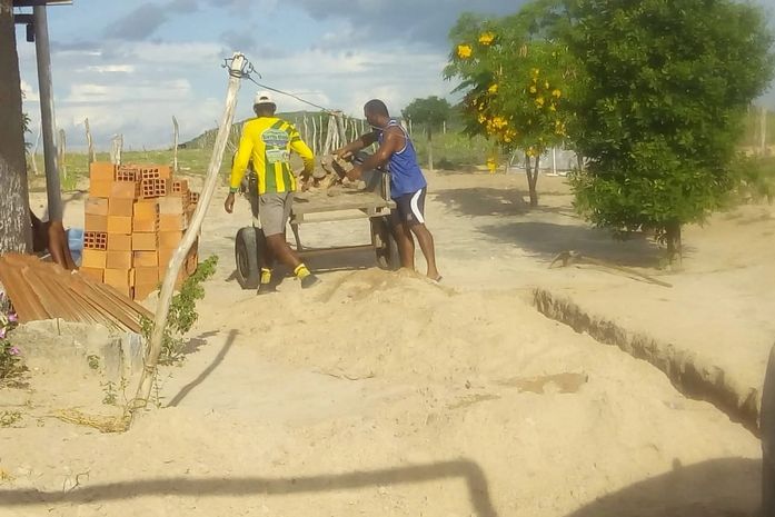 Coletivo Cultural Quilombo de Saias e Luta inicia construção da sede própria, no Quilombo Lagoa do Algodão, Alagoas.