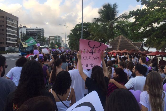 #EleNão: Milhares de manifestantes realizam ato contra Bolsonaro na Orla de Maceió