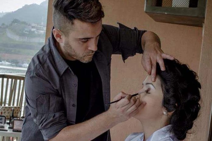 Cabeleireiro e maquiador Anderson Salvador (RJ) ministrará curso em Arapiraca