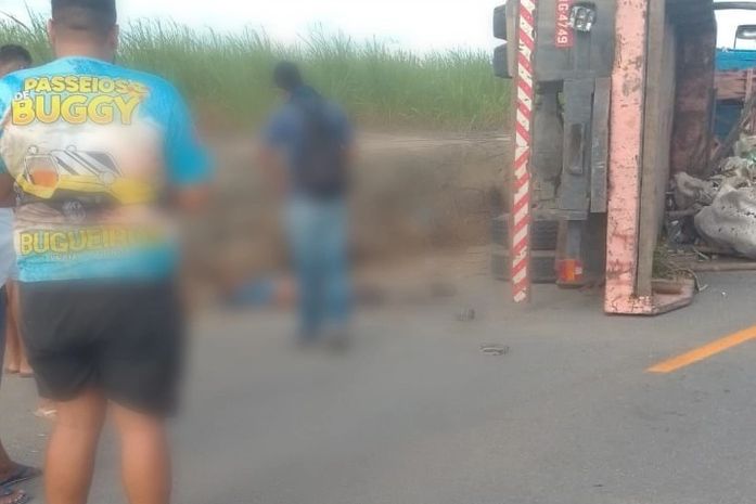 Motorista de carreta morre após veículo tombar em trecho da AL-420 em Roteiro