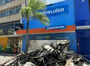 Semurb diz que Magazine Luiza tinha documento de vistoria dos Bombeiros quando alvará foi emitido