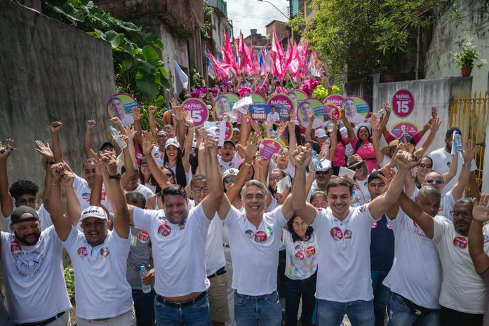 Rafael Brito intensifica campanha com caminhadas na Grota da Alegria e Bom Parto