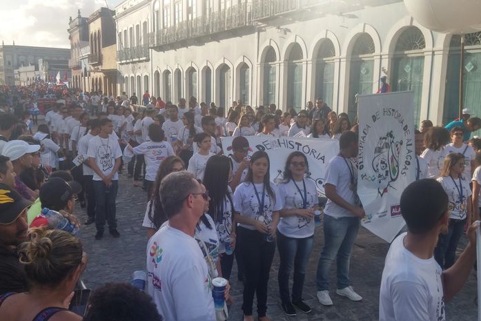 Confira a galera de imagens do desfile dos 200 anos da emancipação política de Alagoas