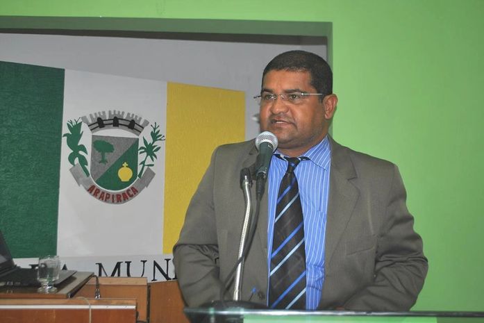 Moisés Machado cobra ações da CAB e Casal para combater vazamentos em Arapiraca