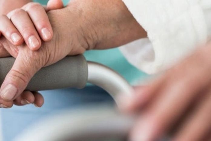 Pela Lei, o benefício é concedido apenas aos aposentados por invalidez que necessitem de assistência permanente de terceiros.