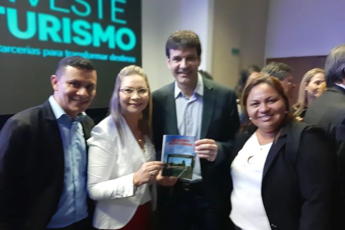 Alex Mariano, Santana Mariano, ministro Marcelo Álvaro e a secretária de Turismo Jeane Vilarins