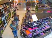 Vídeo flagra mulheres furtando loja de cosméticos em shopping de Maceió