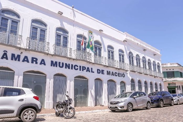 Vereadores torcem por mais candidatos a prefeito em Maceió