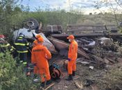 Uma pessoa morre e outra fica ferida em colisão entre carro e caminhão na AL-115