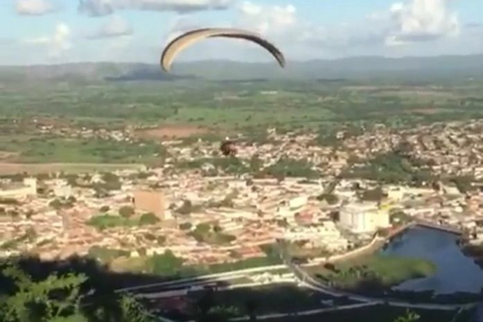 Voo de parapente vai colocar Palmeira dos Índios na rota do turismo de aventura