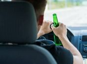Após dirigir de forma perigosa e colocar pedestres em risco, motorista é preso por embriaguez ao volante
