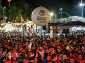 Mesmo com chuva, Arraiá Central movimenta festa de São João em Maceió