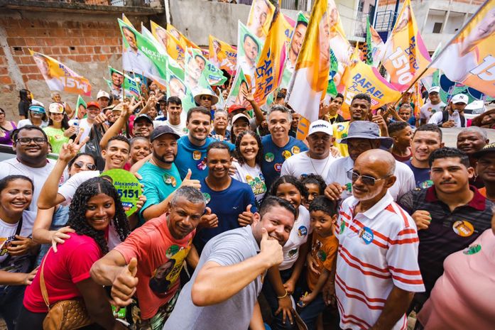 Com forte apoio em Maceió, Rafael Brito reafirma compromisso com educação em caminhada no Benedito Bentes