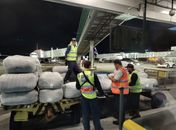 Sefaz flagra 59 fardos de roupas sem notas fiscais no aeroporto Internacional Zumbi dos Palmares