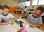 Crianças da educação infantil em sala de aula