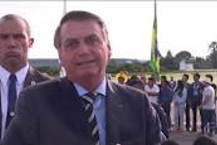 Parlamentares utilizaram a tribuna e as redes sociais para repudiar ofensas do presidente à jornalista da 'Folha de S. Paulo'.