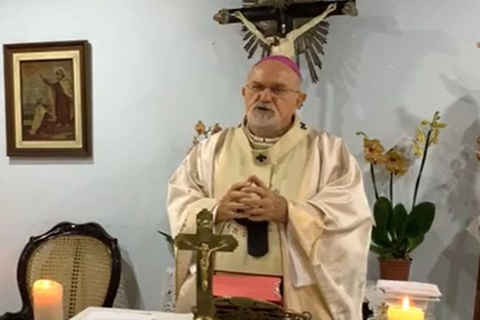 "Abrir a porta da igreja é fácil, mas precisamos aprender um novo estilo de vida", diz arcebispo e anuncia reabertura das igrejas