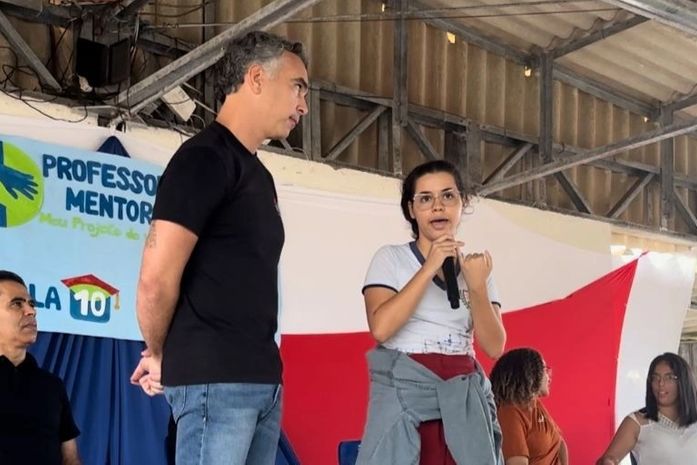 Na tentativa de ampliar sua rede de eleitores juvenis, Rafael Brito faz tour pelas escolas