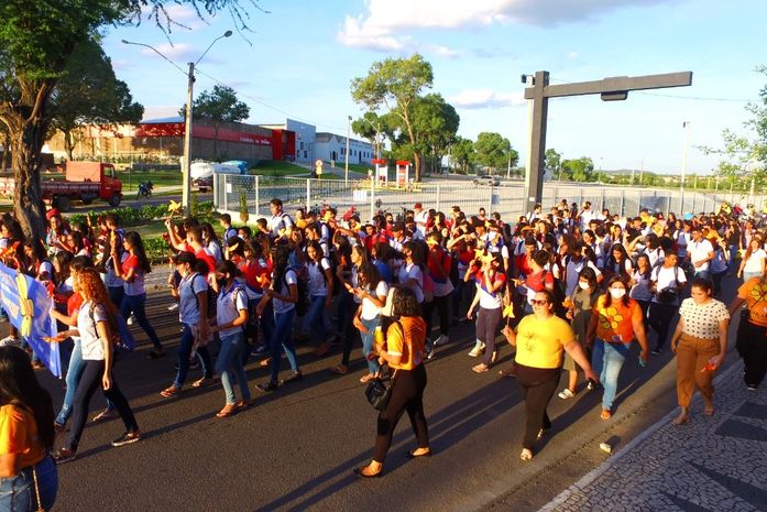 Passeata e apresentações marcam o Dia Nacional de Combate ao Abuso e Exploração Sexual de Crianças e Adolescentes em Delmiro Gouveia