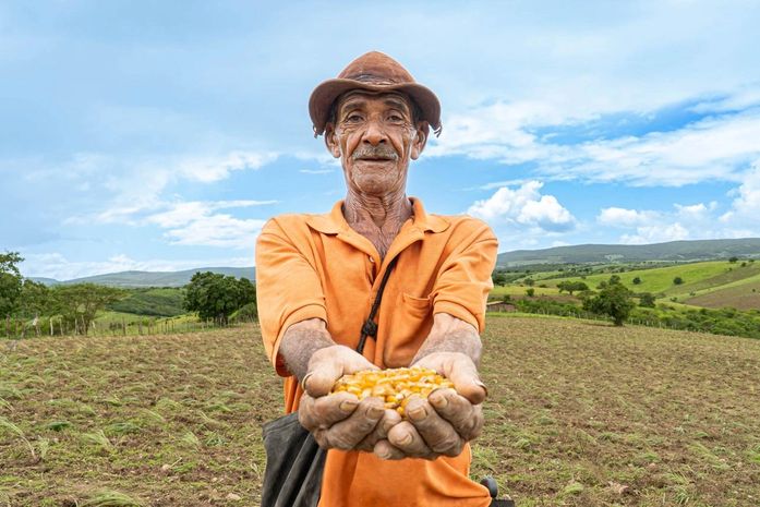 O agricultor Etelvino Santos