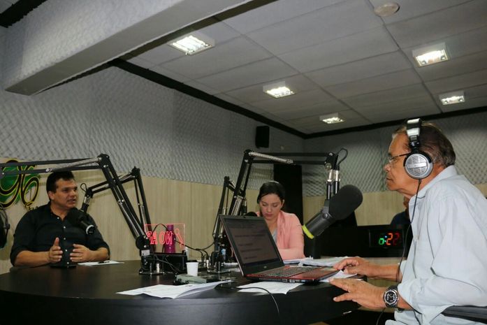 Sindirádio repudia através de nota perseguição de Teófilo a radialistas de Arapiraca