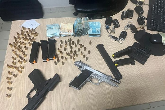 Foragido da Justiça baiana é preso em condomínio de luxo, com armas, documentos falsos e dinheiro 