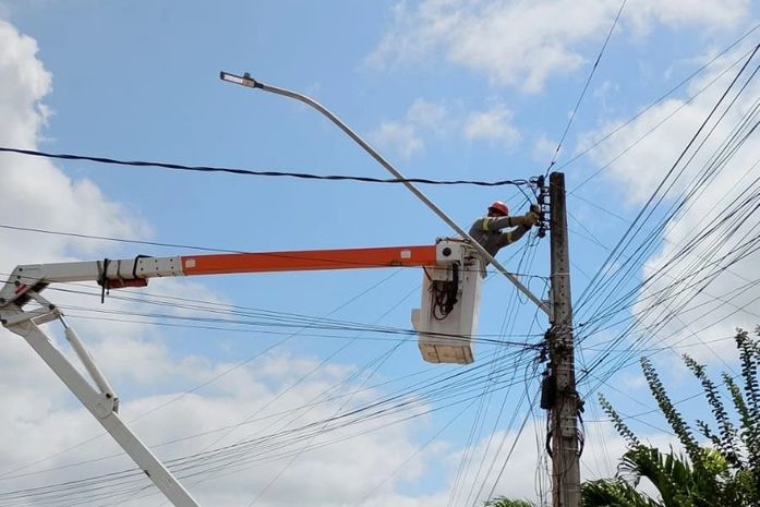 Prefeito Marcelo Beltrão entrega iluminação 100% em LED para Botafogo