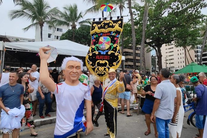 Projetos 'Vem ver a banda tocar' e 'Frevo não tem idade' leva foliões para a orla de Maceió