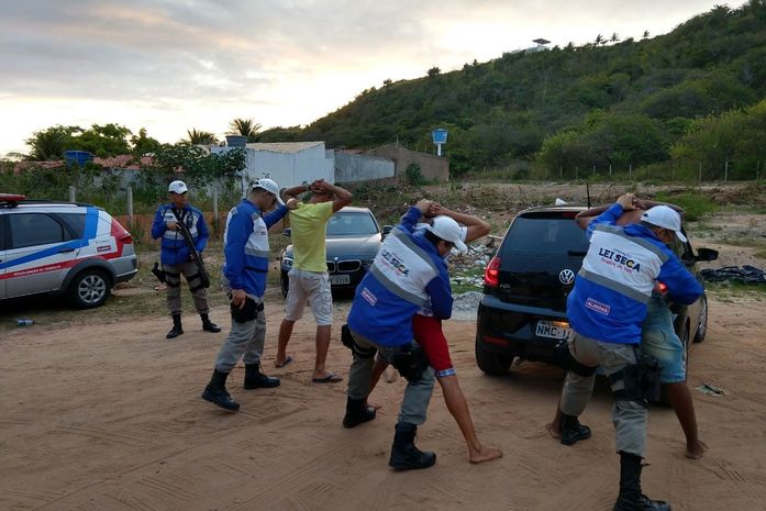 Motoristas são autuados durante operação Lei Seca em Maceió