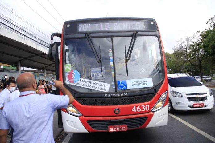 "Ele queria chegar mais cedo no trabalho e pegou o ônibus", conta filha de gari morto a facadas